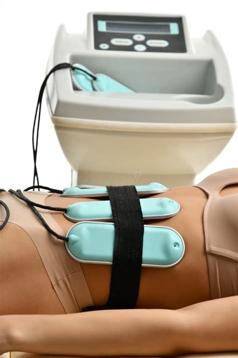 INTENSIVE ANTICELLULITE MASSAGE ON THE BUTTOCKS .